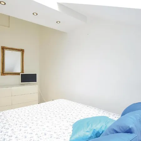 1 Bedroom Beautiful In Appartamento Genova